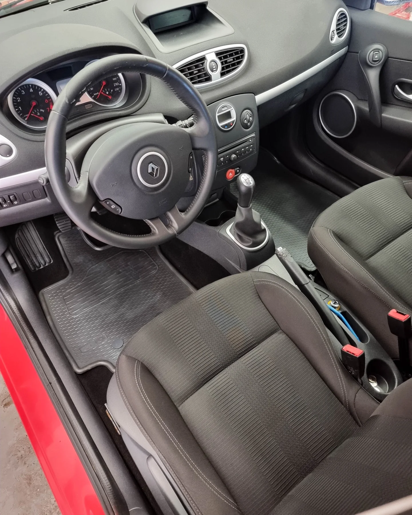 Renault Clio - zapadnutý v bahně — po
