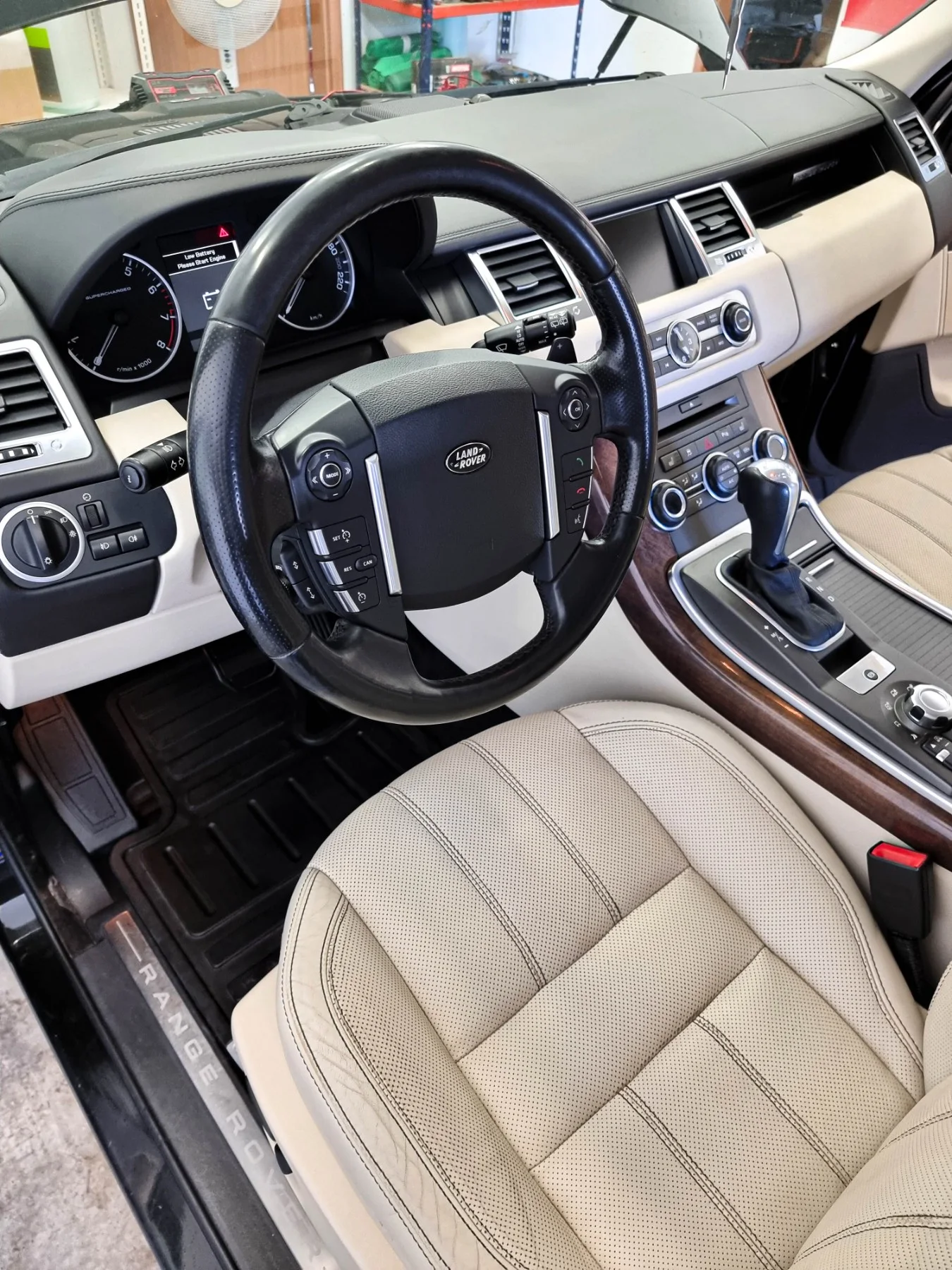 Land Rover Discovery - vyčištění silně zašpiněných kožených povrchů — po